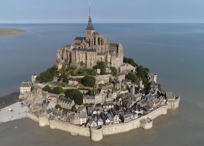 Familiale Proche Mont St Michel Bed & Breakfast Juilley